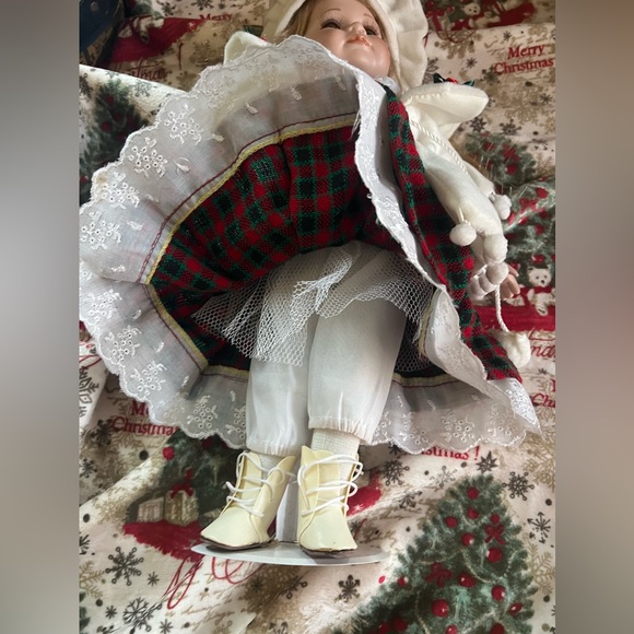 VINTAGE PORCELAIN HOLIDAY DOLL WITH STAND - Picture 10 of 13